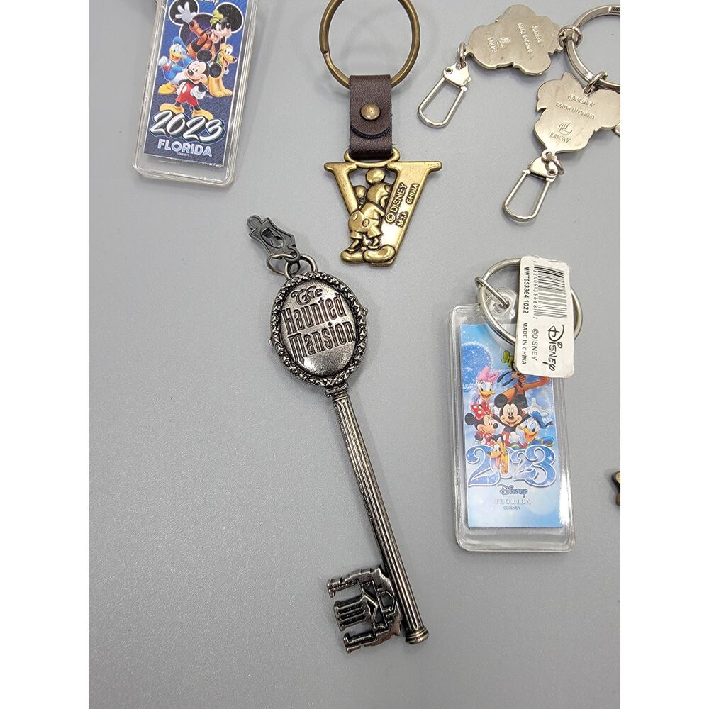 Walt Disney Keychains Lot - Picture 9 of 10